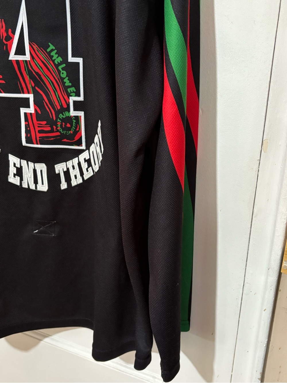 A Tribe Called Quest Low End Theory Men's Jersey - Black/Red/Green - Picture 16 of 16